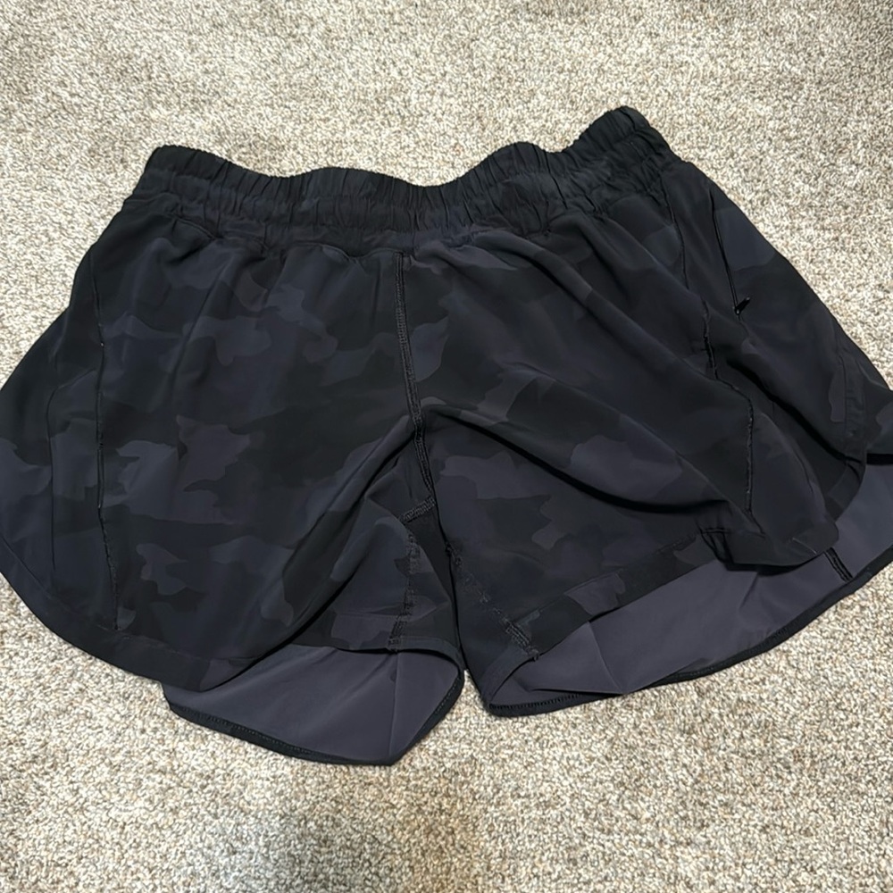 Lululemon camo shorts 4 inch size 8